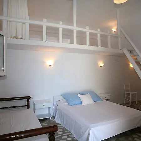 Voula & Aparthotel Tourlos